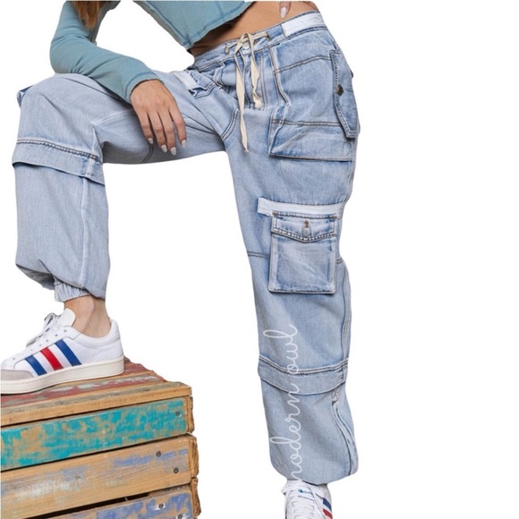POL Baggy Cargo Jeans with Elastic Leg Openings - Picture 6 of 7